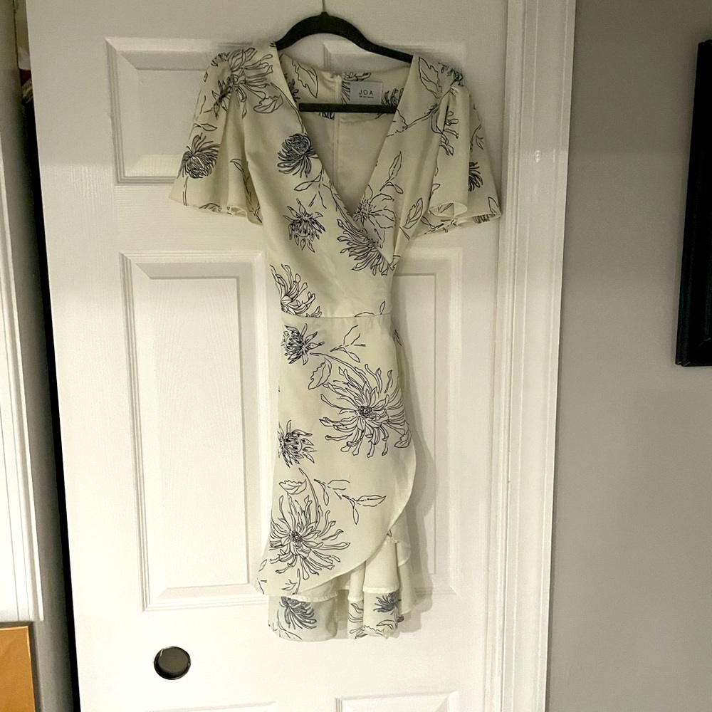 Excellent condition J.O.A dress with large print